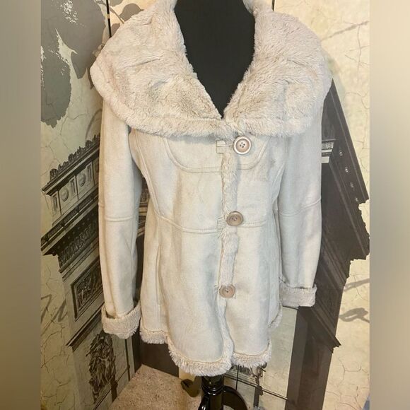 Adorable coat by Jones NewYork in size medium - Picture 1 of 3